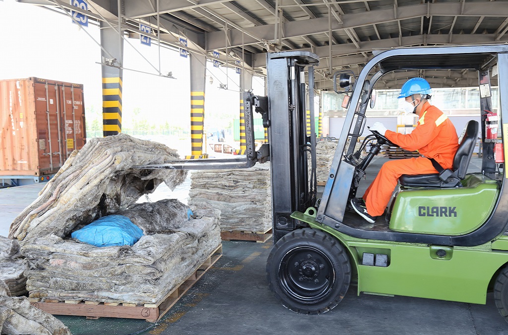Road controls by the Forest Public Security Bureau in China saw the detection of concealed pangolins, bear paws, leopard bones, dried musk products and other wildlife parts.